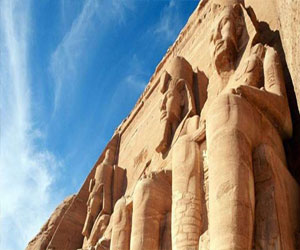   مصر اليوم - وزارة الآثار المصريّة تتسلّم 5 قطع أثريّة عائدة من فرنسا