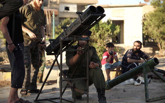   مصر اليوم - مقتل 10 أشخاص بينهم 4 أطفال في قصف جوي على حلب بالبراميل المُتفجِّرة