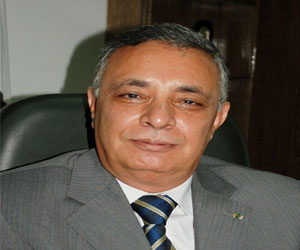   مصر اليوم - محافظ سوهاج يُكرِّم 4 من مشرفي بعثة الحج