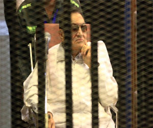   مصر اليوم - بدء جلسة محاكمة مبارك ونجليه بتهمه الاستيلاء على المال العام