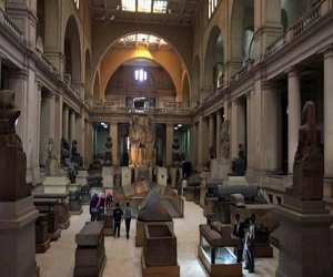   مصر اليوم - وزير الآثار المصري يناقش خطة إعادة ترميم وتأهيل متحف ملوي