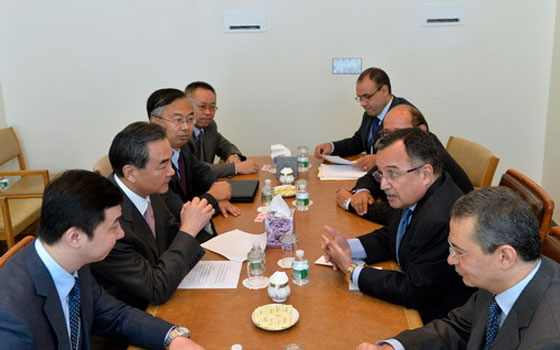   مصر اليوم - نبيل فهمي يلتقي نائب الرَّئيس الصِّيني للتشاور بشأن القضايا الإقليميَّة والدَّوليَّة