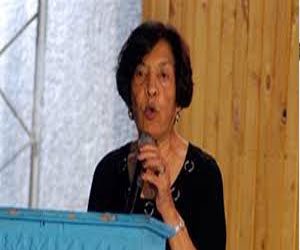   مصر اليوم - محافظ الأقصر يناقش حملة نعم للدستور مع اتحاد نساء مصر