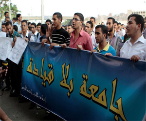   مصر اليوم - طلاب الازهر ينظمون وقفات احتجاجية امام ادارة الجامعة وبعض الكليات