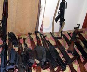 مصر اليوم - حرس الحدود تتمكَّن من ضبط 13 بندقيَّة آليَّة