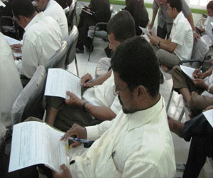 مصر اليوم - قوافل طبية في سوهاج تكشف وتقدم الأدوية لـ100حالة في قرية تونس