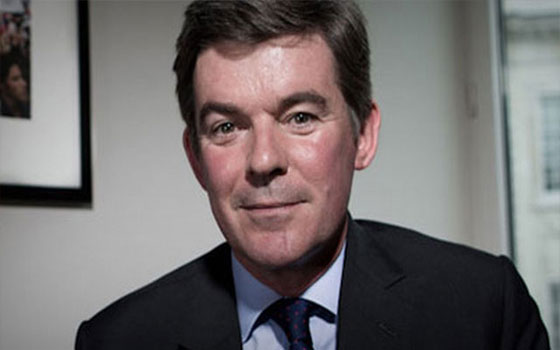   مصر اليوم - هيوغ روبرتسون يتَّهم نظام الأسد بقتل طبيب بريطاني تحت التَّعذيب في السُّجون السُّورية