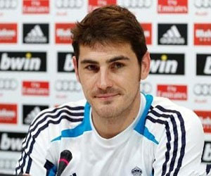   مصر اليوم - كاسياس يؤكد شالكه فريق قوى بدنيًا يعتمد على الهجمات المرتدة