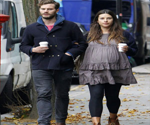   مصر اليوم - جايمي دورنان وأميليا وارنر يرزقان بصبي