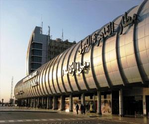 مصر اليوم - سلطات أمن مطار القاهرة تتسلم 80 مصريًا مرحلين من السعودية