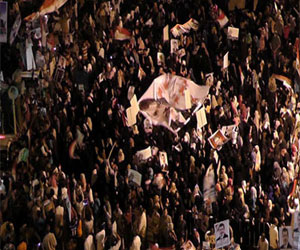   مصر اليوم - عشرات الإخوان ينظّمون تظاهرة ليليّة في أسوان