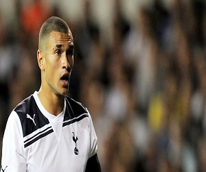   مصر اليوم - موناكو يدرس التقدم بعرض لضم واكر مدافع توتنهام الدولي