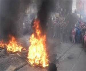   مصر اليوم - طلاب الإخوان يشعلون النيران في إطارات السيارات في محيط جامعة الإسكندرية