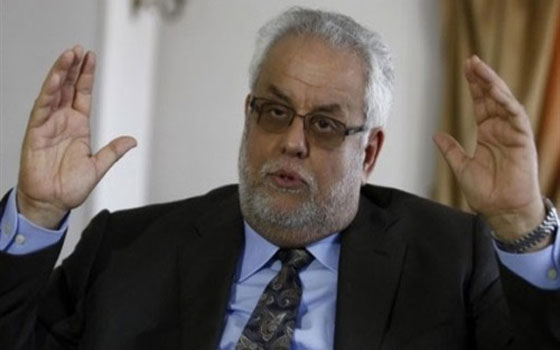   مصر اليوم - سفير ليبيا في القاهرة يُؤكِّد أنَّ قذاف الدَّم لا يُشكِّل خطورة على استقرار بلاده