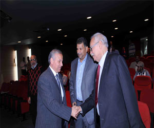   مصر اليوم - محافظ الأقصر يُكرّم الأديب الدكتور شمس الدين الحجاجي