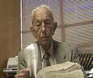   مصر اليوم - رحيل المبشر هارولد كامبينغ الذي توقع نهاية العالم في الـ2011