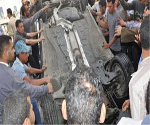   مصر اليوم - سائق نقل يطيح بسيارة أعلى كوبري إمبابة ويقتل ركابها ويلوذ بالفرار