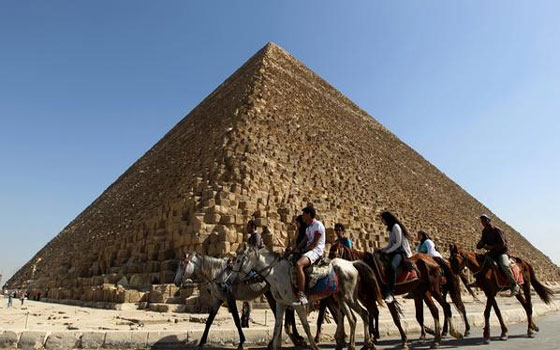   مصر اليوم - تراجع عدد السائحين الوافدين الى مصر في أكتوبر الماضي بنسبة 52 %