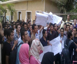   مصر اليوم - وقفة احتجاجية لطلاب السويس المنتمين لحركة 7 الصبح