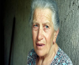   مصر اليوم - المسنات يقضين ثلث ساعات النهار فى الجلوس