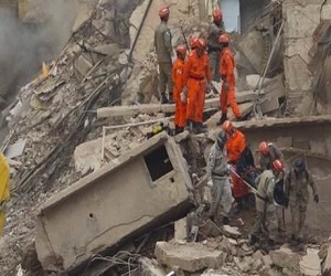   مصر اليوم - انهيار سقف مسرح مكتظ في وسط لندن وأنباء عن عشرات المصابين