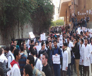   مصر اليوم - وقفة احتجاجيّة في طب المنصورة للإفراج عن المعتقلين
