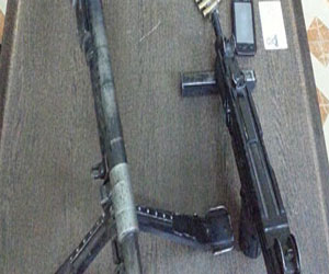   مصر اليوم - ضبط مدفع جرينوف وبندقية آلية بحوزة مقاول وعامل بـطهطا