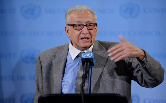 مصر اليوم - الإبراهيمي يطالب بالإفراج عن أربع ناشطين سوريين بينهم رزان زيتونة