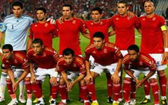   مصر اليوم - عروض الاحتراف لنجوم الأحمر صداع في رأس لجنة الكرة في الأهلي