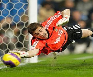   مصر اليوم - أرسنال ومانشستر سيتى يتابعان موقف كاسياس فى ريال مدريد