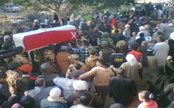 مصر اليوم - جنازة عسكرية مهيبة لشهيد الدَّقهلية الذي قُتل على أيدي جماعة أنصار بيت المقدس