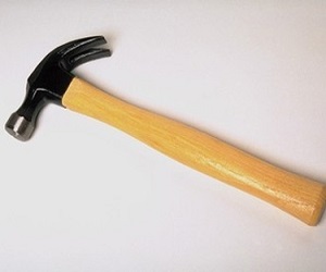   مصر اليوم - بريطاني أصدر مخالفة وقوف فتلقى مطرقة على رأسه