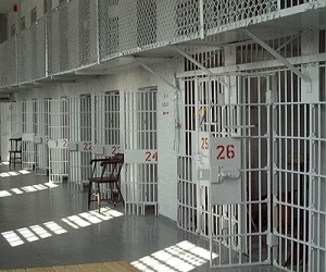   مصر اليوم - إعتقال قاتل متسلسل بعد أيام على فراره من سجن إيطالي