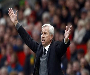 مصر اليوم - مدرب نيوكاسل ينفى اعتزامه ضم زاها مهاجم يونايتد