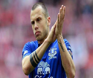 مصر اليوم - روما يزاحم فيورينتينا على ضم هايتينجا مدافع افيرتون الانكليزي