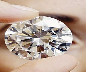   مصر اليوم - إيطالي يحول رفات ابنه إلى قطعة ألماس