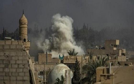   مصر اليوم - البراميل المتفجّرة من الطّيران تُخَلّفُ عشرات القتلى في حلب والقنيطرة