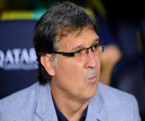 مصر اليوم - مارتينو يرفض فكرة الاستغناء عن ميسي