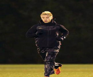 مصر اليوم - الياباني هوندا يتدرب سرًا في اليابان استعداداً للميلان