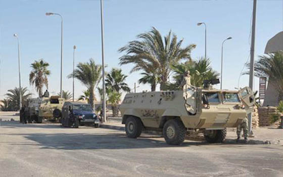 مصر اليوم - مقتلُ 4 تكفيرييّن وضبطُ 4 آخرين في حملةٍ أمنيّة للجيّش المصري جنوب رفح