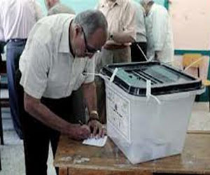 مصر اليوم - محافظ قنا يعقد اجتماعًا مع القبائل العربيّة بشأن استفتاء الدستور