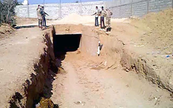   مصر اليوم - تدمير 7 أنفاق في رفح وضبط 62 جهاز كمبيوتر معد للتَّهريب عبر الأنفاق