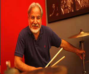   مصر اليوم - يحيى خليل يحتفل بأعياد الكريسماس ورأس السنة في الأوبرا