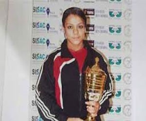   مصر اليوم - سارة سمير تهدي مصر ذهبيّة الأثقال في بطولة قطر