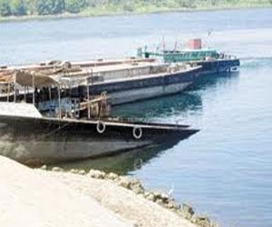   مصر اليوم - فريق الانقاذ النهري يسحب جثة مواطن من نيل الاقصر