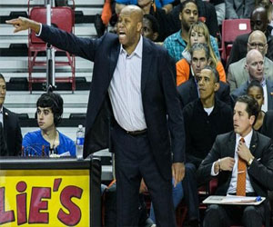 مصر اليوم - اوباما يحضر مباراة كرة سلة لتشجيع شقيق زوجته