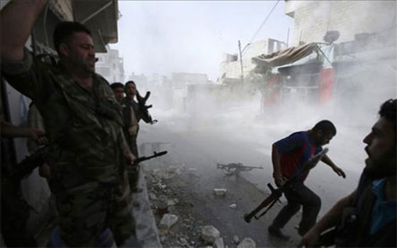 مصر اليوم - المرصد السُّوري يُؤكِّد مقتل 125 ألف قتيل ونزوح 2 مليون منذ بدأ الصَّراع في آذار 2011