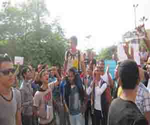 مصر اليوم - مسيرة حاشدة في المنصورة للتنديد بتفجير مُديريّة الأمن