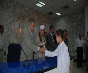   مصر اليوم - تكريم 210 متسابقين في مسابقة حفظ القرآن الكريم في الغردقة