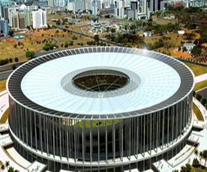   مصر اليوم - تسرب مياه المطر من سقف أغلى استادات كأس العالم في البرازيل